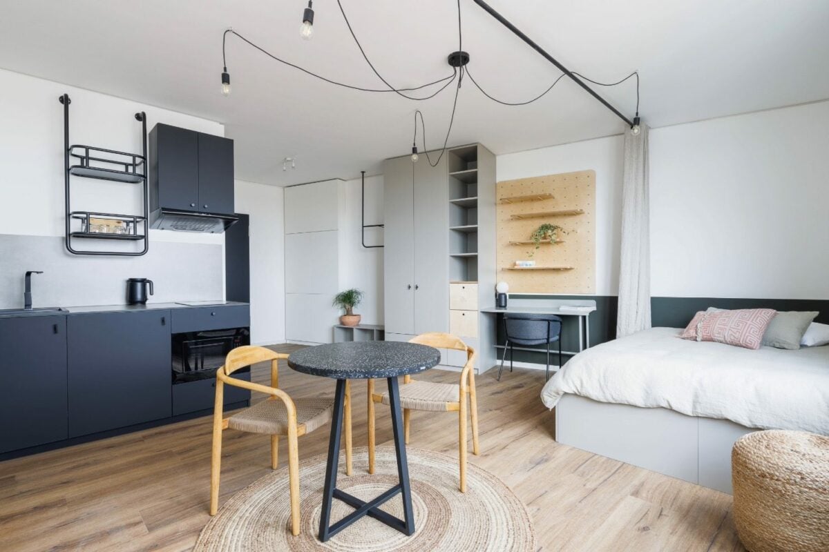 Modern, spacious studio with high-quality furniture