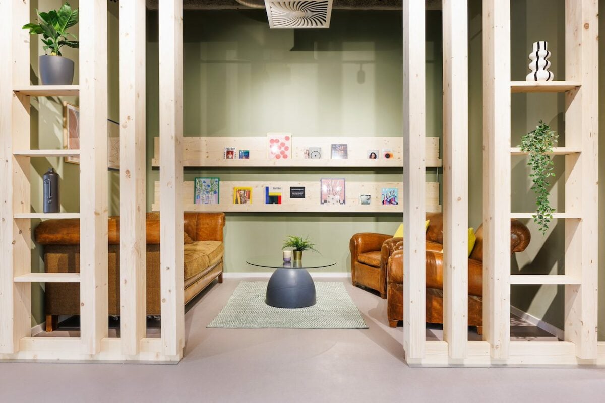 Hausbibliothek mit Ledersofa