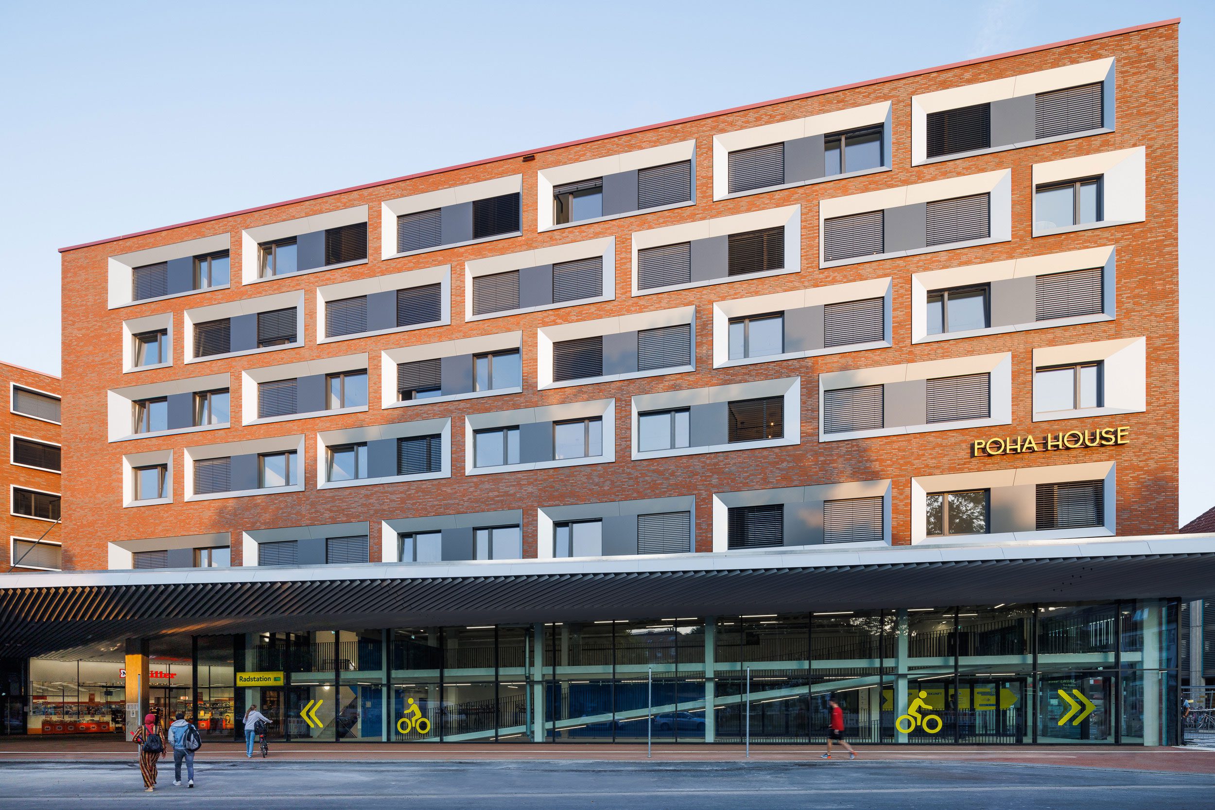 neues gebäude hinter dem hauptbahnhof in Münster